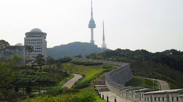 Гора Намсан: морской аквариум и библиотека Намсан в Сеуле Гора Намсан: морской аквариум и библиотека Намсан в Сеуле