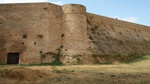 Крепость Альборноз в Марке