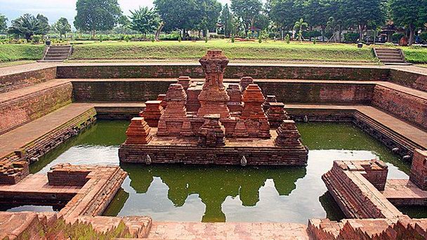 Храм Тикус на Яве