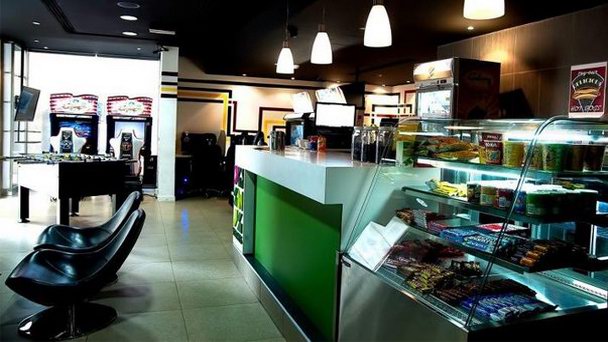 Игровой центр Йошис гейминг лонж в Дубае Игровой центр Йошис гейминг лонж в Дубае