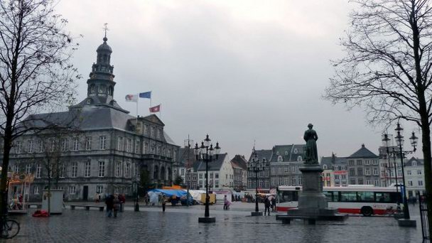 Площадь Marktplein в Маастрихте Площадь Marktplein в Маастрихте