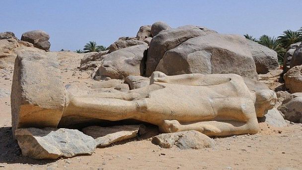 Статуя фараона Тахарки в Хартуме