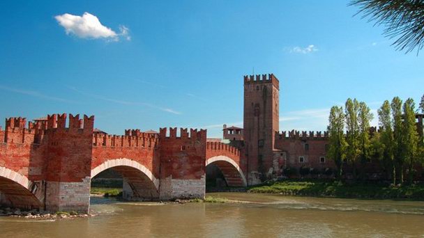 Замок Веккио в Вероне Замок Веккио в Вероне