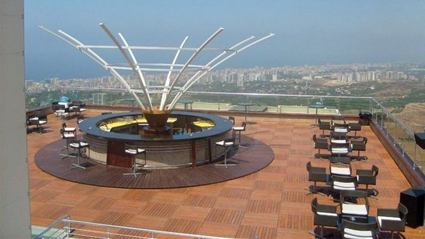 Бар Roof в Анталии