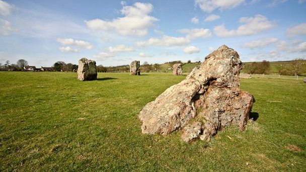 Каменные дуги Стэнтон Дрю в Англии Каменные дуги Стэнтон Дрю в Англии