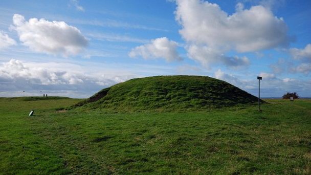 Акрополь Taрa в Дублине