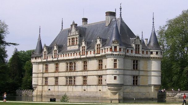 Замок Шинон в Долине Луары Замок Шинон в Долине Луары