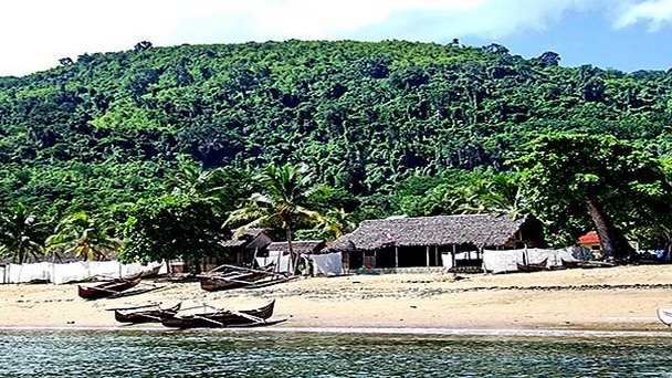 Остров Нуси-Комба в Нуси-Бе Остров Нуси-Комба в Нуси-Бе