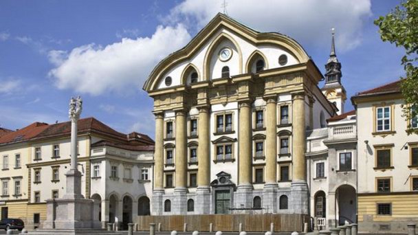 Урсулинская церковь Святой Троицы в Любляне