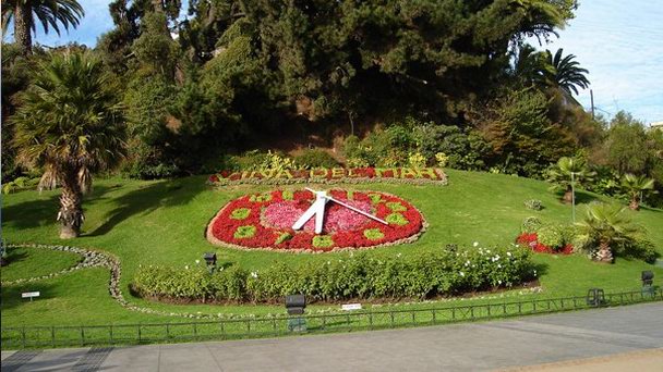 Цветочные часы в Винья-дель-Маре Цветочные часы в Винья-дель-Маре