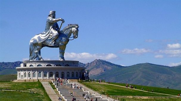 Туристический комплекс «Монумент Чингисхану» в Улан-Баторе
