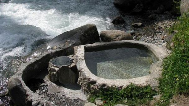 Горячие источники Алтын-Арашан в Караколе