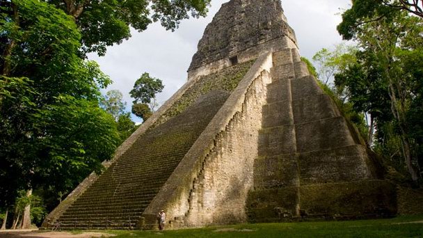 Храм V в Тикале в Антигуа-Гуатемале