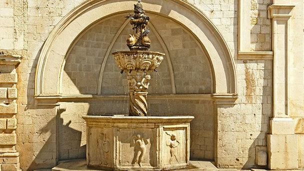 Малый фонтан Онофрио в Дубровнике Малый фонтан Онофрио в Дубровнике