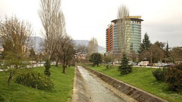 Река Лана в Тиране Река Лана в Тиране