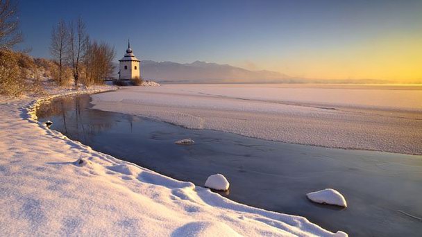 Озеро Липтовска Маара в Низких Татрах Озеро Липтовска Маара в Низких Татрах