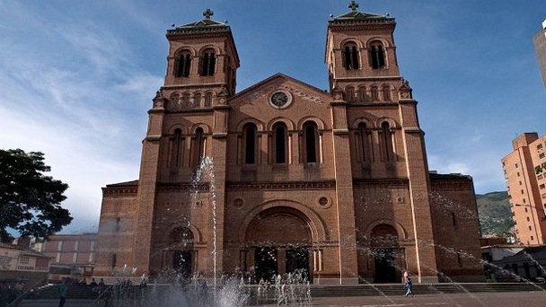 Центральный кафедральный собор в Медельине