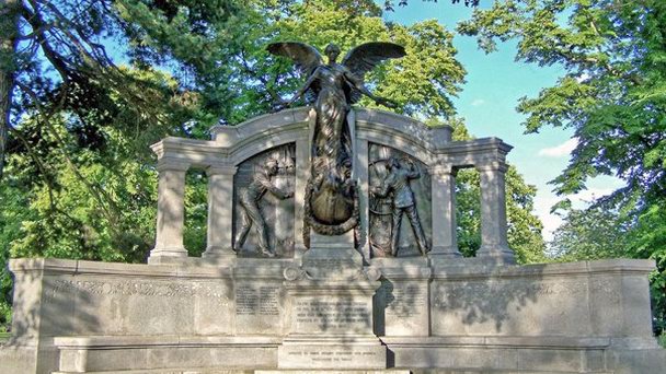 Мемориал посвященный инженерам Титаника в Англии Мемориал посвященный инженерам Титаника в Англии