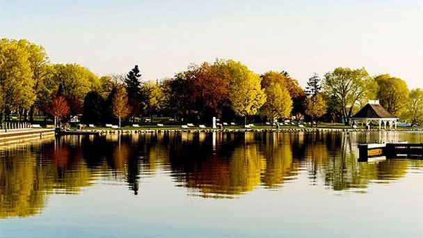 Парк Couchiching Beach в Онтарио