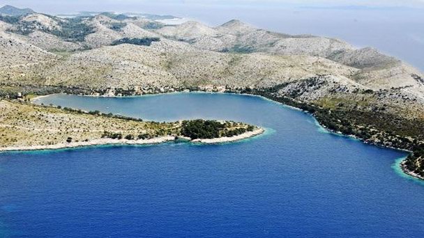 Пляж Скривена Лука Бэй в Южной Далмации