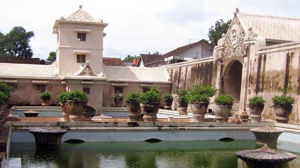 «Замок на воде» Таман Сари на Яве