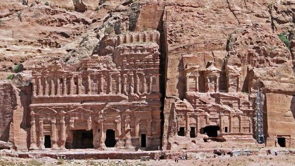 Дворцовая гробница в Петре