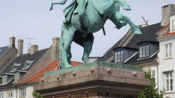 Памятник епископу Абсалону в Копенгагене