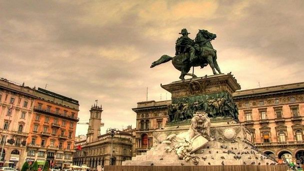 Конная статуя Виторио-Эмануэле II в Милане