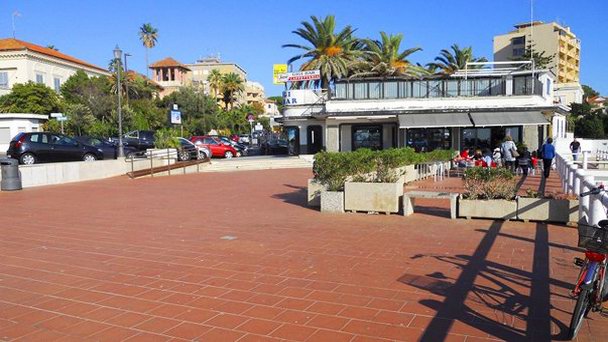 Магазин галстуков Marinella′ S в Неаполе