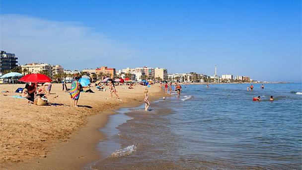 Городской пляж Калафель в Коста Даураде