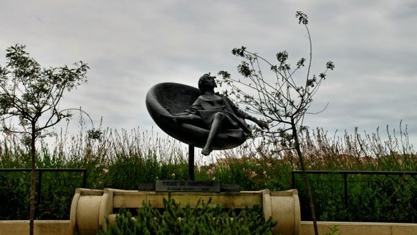 Скульптура Tebe in costume в Монте-Карло Скульптура Tebe in costume в Монте-Карло