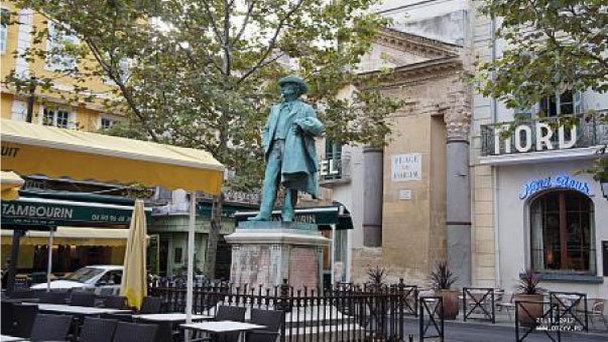 Памятник Фредерику Мистралю в Прованс-Альпы