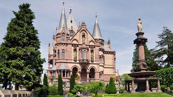 Замок Драхенбург в Дюссельдорфе