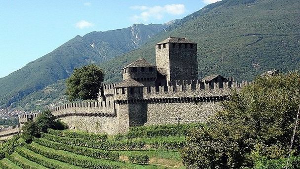 Замок Сассо-Корбаро в Тичино Замок Сассо-Корбаро в Тичино