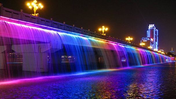 Мост-фонтан Банпо в Сеуле Мост-фонтан Банпо в Сеуле