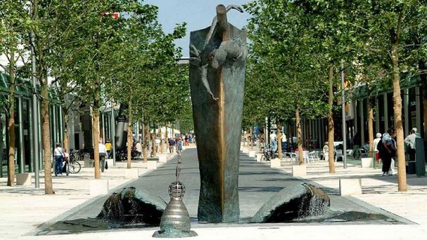 Фонтан Bugwelle von Bremerhaven в Бремене