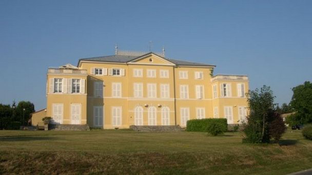 Замок Bois Dieu в Рона-Альпах