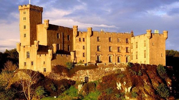 Замок Данвеган в Шотландии Замок Данвеган в Шотландии