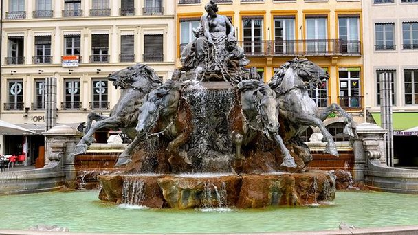 Фонтан Бартольди в Рона-Альпах