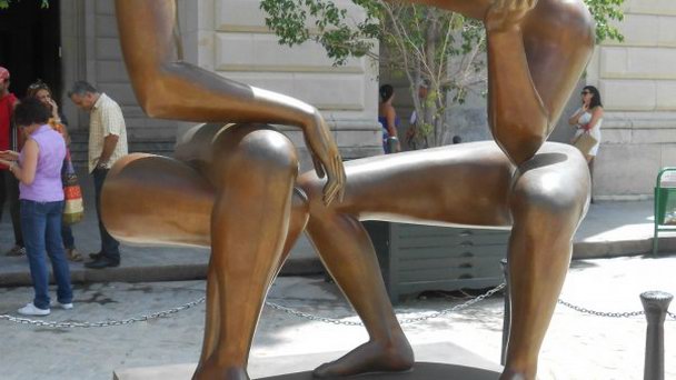 Скульптура Разговор в Гаване