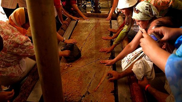 Камень Миропомазания в Иерусалиме