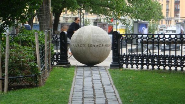 Памятник Валленбергу в Стокгольме