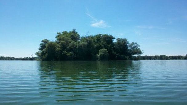 Озеро Goldkanal в Баден-Вюртемберге Озеро Goldkanal в Баден-Вюртемберге