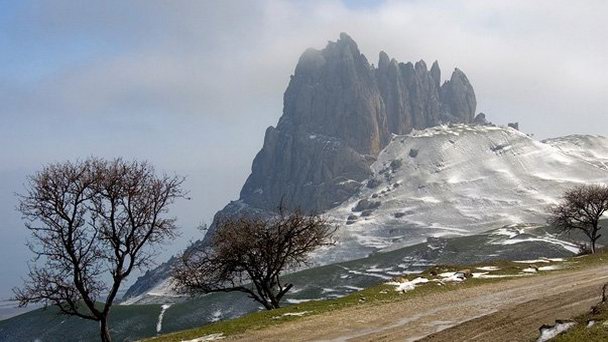 Cкальный массив Бешбармак в Баку