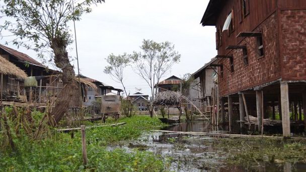 Деревня Инпавкхон на Озере Инле