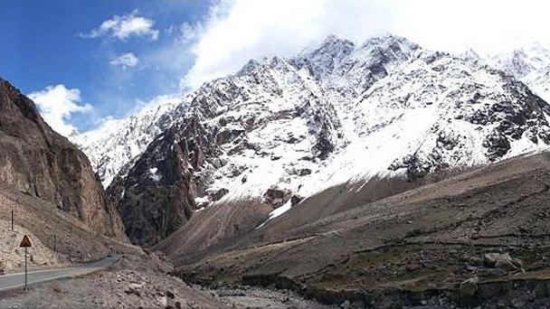 Памирское Шоссе в Душанбе Памирское Шоссе в Душанбе