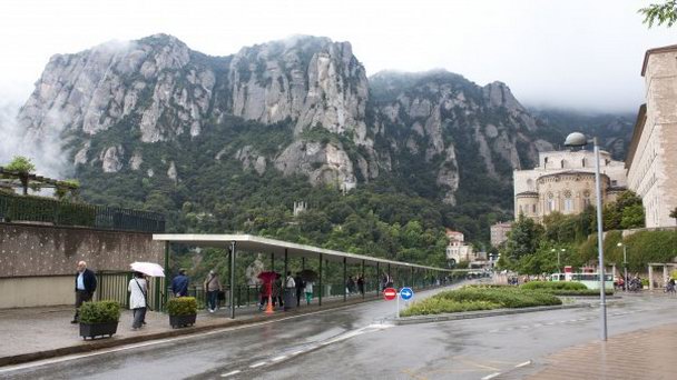 Гора Монсеррат в Барселоне Гора Монсеррат в Барселоне