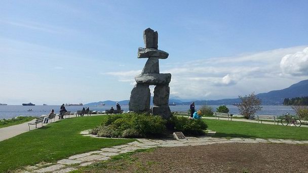 Статуя Инукшук в Ванкувере