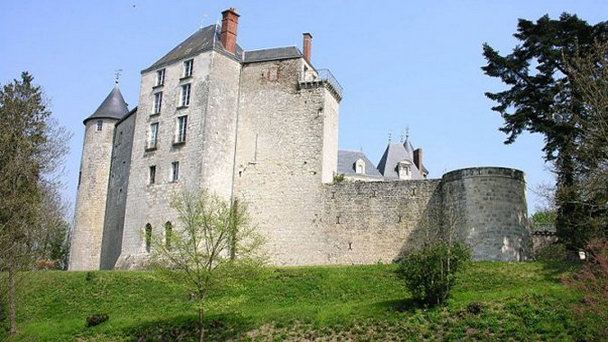 Замок Сен-Бриссон в Дивоне Замок Сен-Бриссон в Дивоне