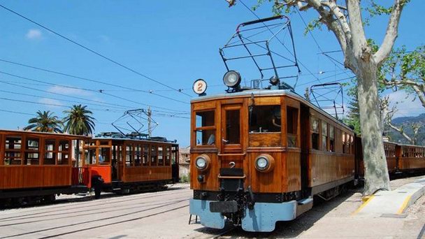 Старинный поезд из Пальмы в Солер на Мальорке